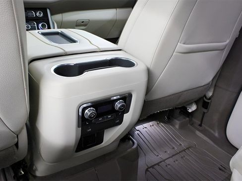 Used 2022 GMC Yukon XL Denali image 12