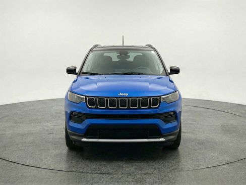 Used 2025 Jeep Compass Limited AWD/4WD image 2