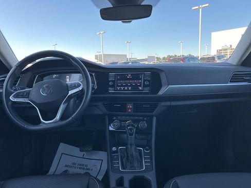 Used 2024 Volkswagen Jetta SE image 12