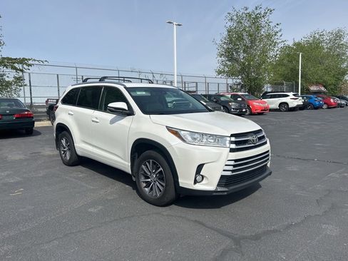 Used 2017 Toyota Highlander XLE w/ Carpet Mat Package image 1