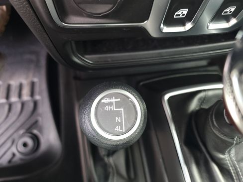 Used 2025 Jeep Wrangler Sport AWD/4WD image 25