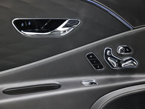 Used 2020 Bentley Flying Spur W12 image 59