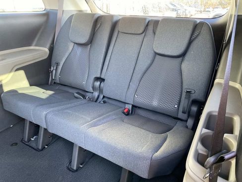 New 2026 Kia Carnival LX image 8