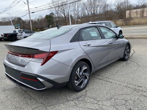 Used 2025 Hyundai Elantra Sport FWD image 3
