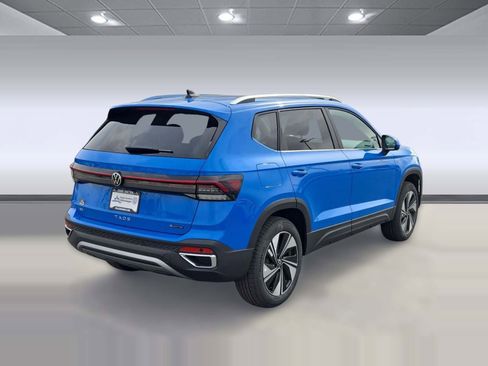 New 2026 Volkswagen Taos SE image 9