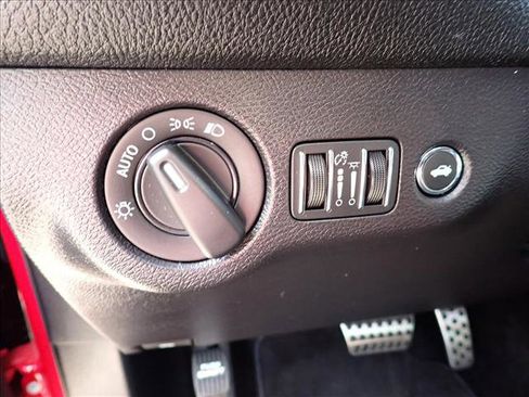 Used 2016 Dodge Challenger SRT Hellcat RWD image 15