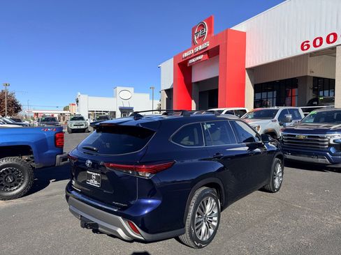 Used 2022 Toyota Highlander Platinum image 44