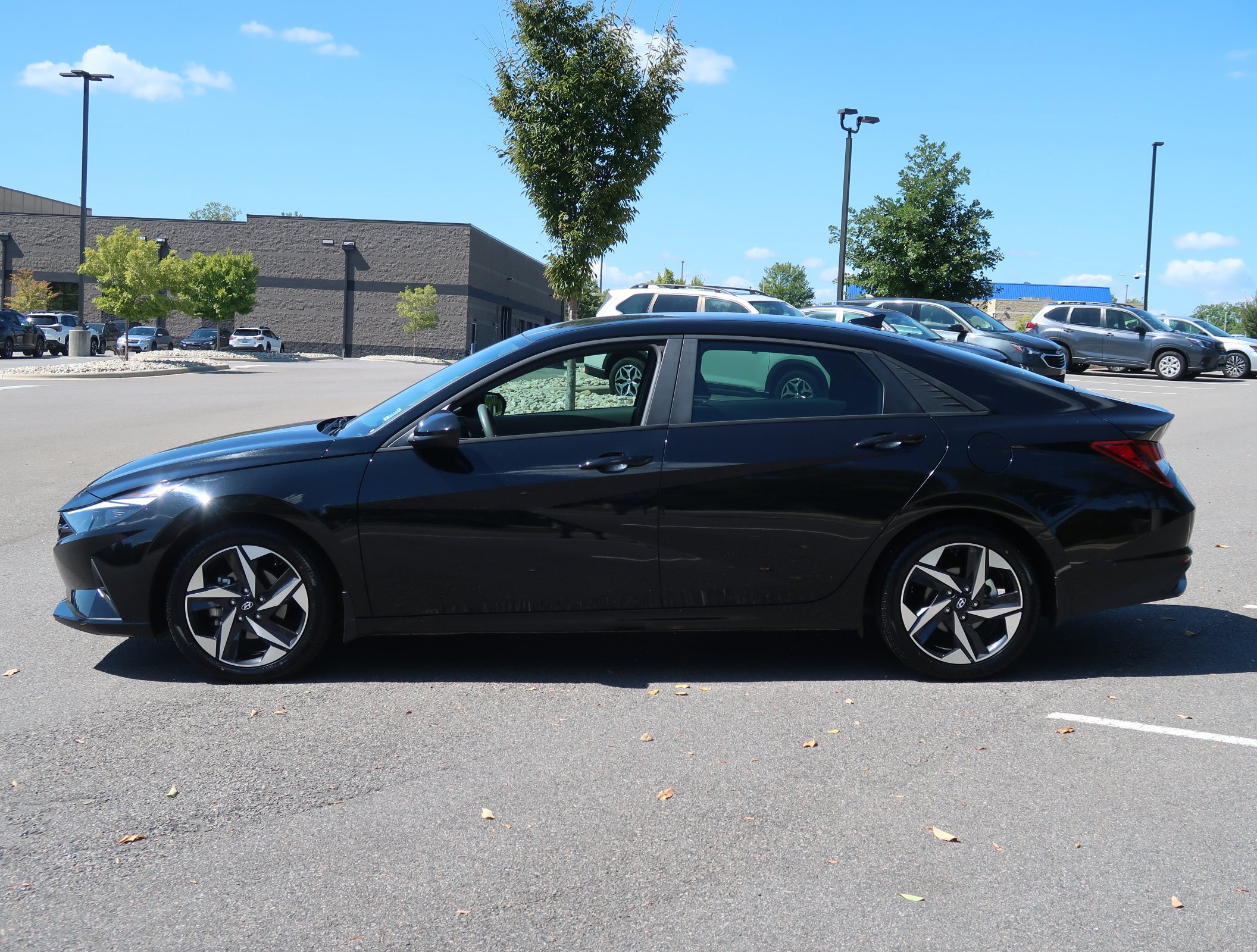 Used 2023 Hyundai Elantra SEL w/ Convenience Package FWD image 5
