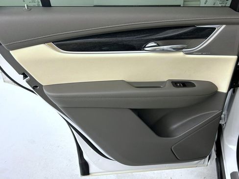 Used 2021 Cadillac XT6 Premium Luxury image 32