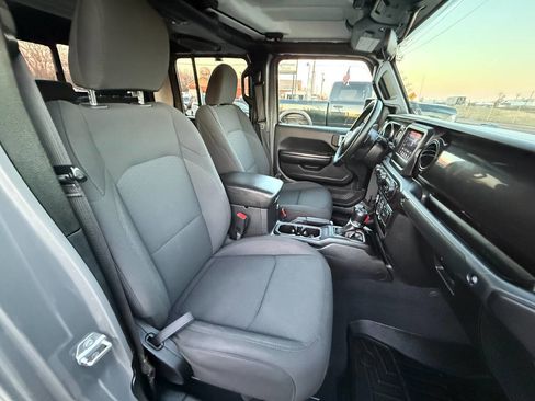 Used 2020 Jeep Gladiator Sport image 10