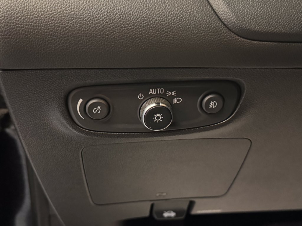 Used 2020 Buick Encore GX Preferred w/ Cold Weather Comfort Package AWD/4WD image 18