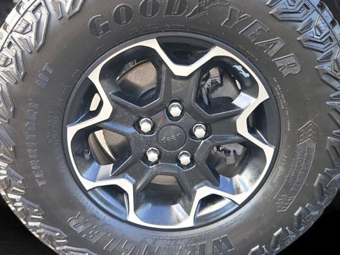 Used 2021 Jeep Wrangler Unlimited Rubicon 4xe w/ Cold Weather Group AWD/4WD image 37