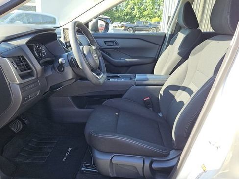 Used 2024 Nissan Rogue S FWD image 9