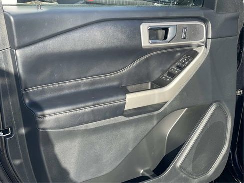 Used 2022 Ford Explorer XLT w/ Equipment Group 202A image 21