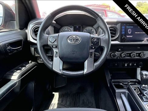 Used 2019 Toyota Tacoma TRD Off-Road AWD/4WD image 11