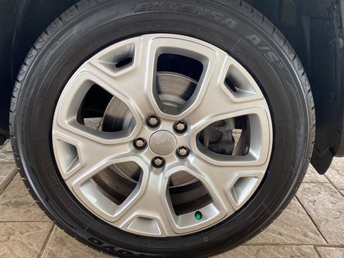 Used 2019 Jeep Renegade Limited w/ UConnect 8.4 Nav Group AWD/4WD image 14