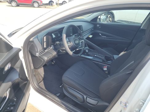 New 2026 Hyundai Elantra SE FWD image 18
