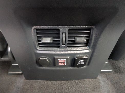 Used 2021 Nissan Titan SV w/ SV Convenience Package image 16