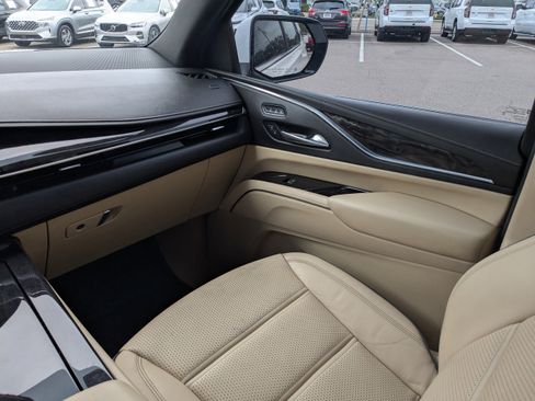Used 2023 Cadillac Escalade Premium Luxury image 19