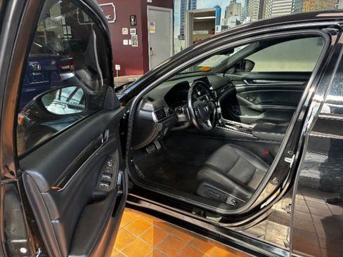 Used 2021 Honda Accord Sport image 12