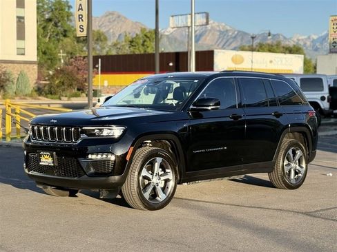 Used 2023 Jeep Grand Cherokee 4WD 4xe image 3