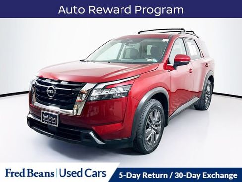 Used 2022 Nissan Pathfinder SV w/ SV Premium Package AWD/4WD image 3
