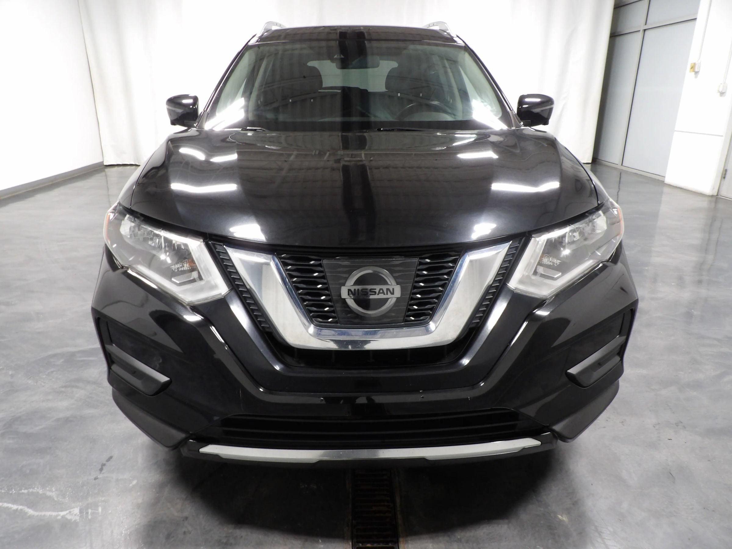 Used 2019 Nissan Rogue SV w/ Premium Package AWD/4WD image 3