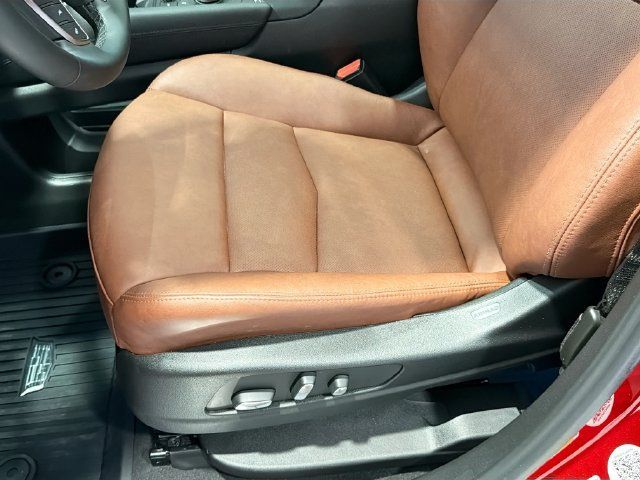 Used 2025 Cadillac XT5 Sportv w/ Technology Package AWD/4WD image 18