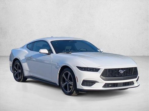 Used 2025 Ford Mustang Coupe RWD image 3