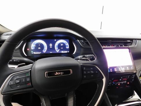 New 2025 Jeep Grand Cherokee Limited w/ Black Appearance Package image 7