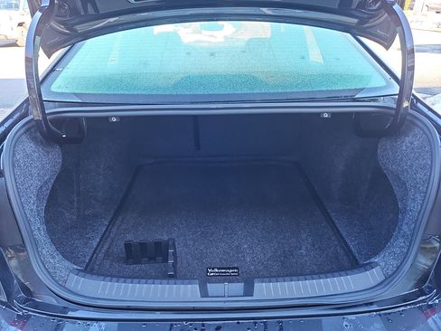 Certified 2023 Volkswagen Jetta SE w/ Panoramic Sunroof Package image 30