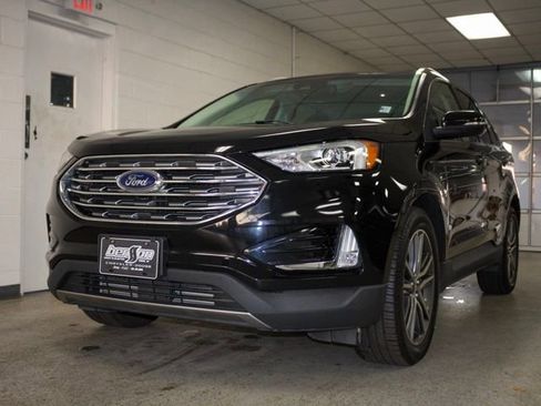Used 2019 Ford Edge Titanium w/ Cold Weather Package image 22
