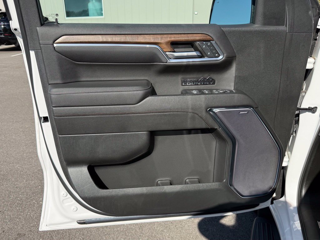 Used 2023 Chevrolet Silverado 1500 High Country w/ Technology Package AWD/4WD image 14