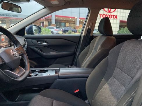 Used 2025 Nissan Rogue SV FWD image 8