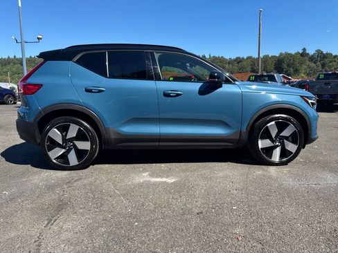 Used 2023 Volvo XC40 Recharge Ultimate AWD/4WD image 7
