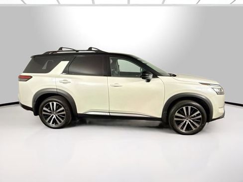 Used 2023 Nissan Pathfinder Platinum image 14