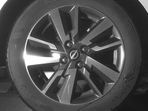 Used 2025 Nissan Versa SV w/ Trunk Package image 15