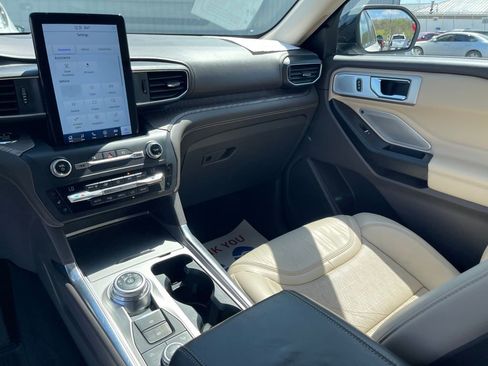Used 2020 Ford Explorer Platinum w/ Premium Technology Package image 20