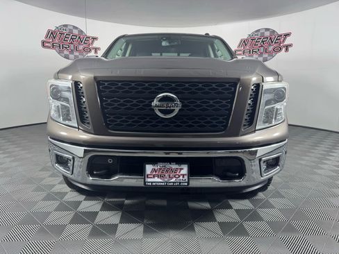 Used 2017 Nissan Titan SL image 2