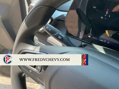 Used 2025 Chevrolet TrailBlazer LT AWD/4WD image 29