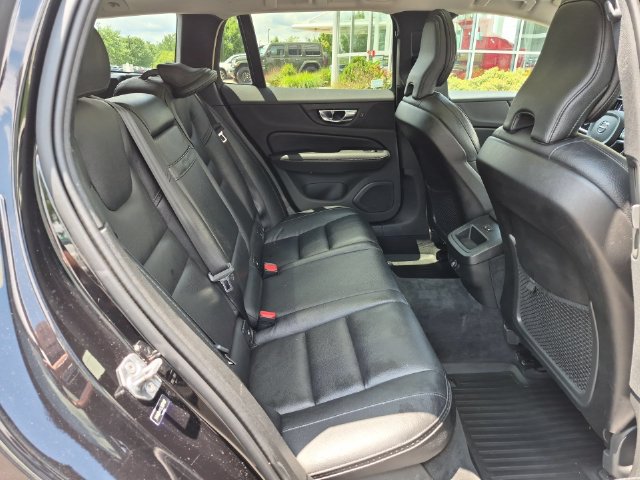 Used 2020 Volvo V60 T5 Cross Country AWD/4WD image 30