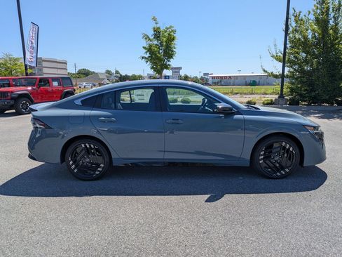 New 2026 Nissan Sentra SR w/ SR Premium Package FWD image 2