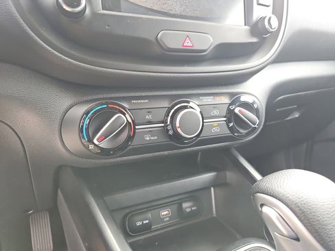 Used 2025 Kia Soul LX w/ LX Technology Package FWD image 25