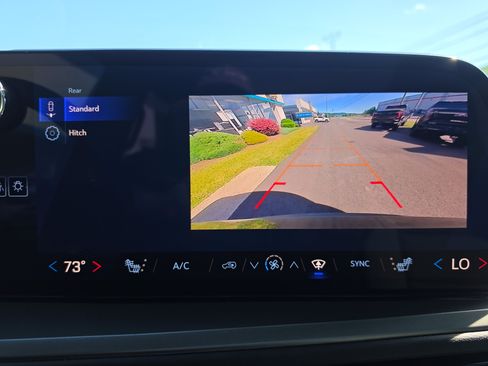 Used 2025 Chevrolet Traverse LT w/ Sun and Wheel Package FWD image 26