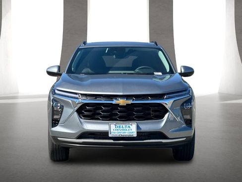 New 2026 Chevrolet Trax LT w/ Sunroof Package FWD image 9