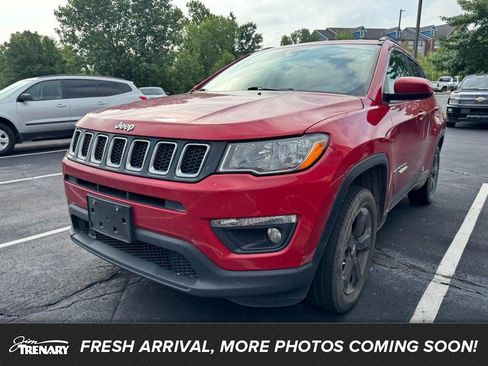 Used 2019 Jeep Compass Latitude w/ Popular Equipment Group AWD/4WD image 1