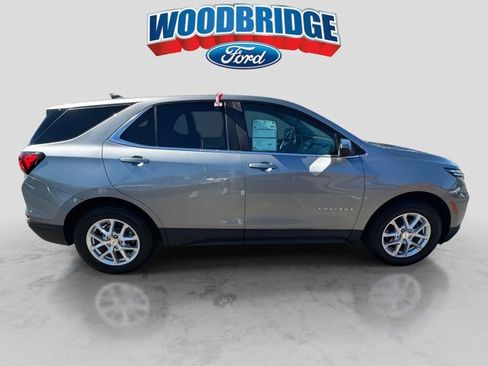 Used 2023 Chevrolet Equinox LT w/ Driver Convenience Package image 4