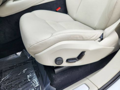 Certified 2025 Volvo XC90 T8 Plus AWD/4WD image 16