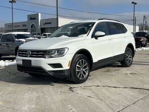 Used 2019 Volkswagen Tiguan SE image 2