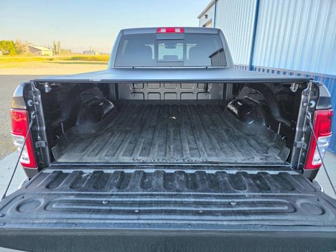 Used 2024 RAM 2500 Tradesman w/ Chrome Appearance Group AWD/4WD image 7